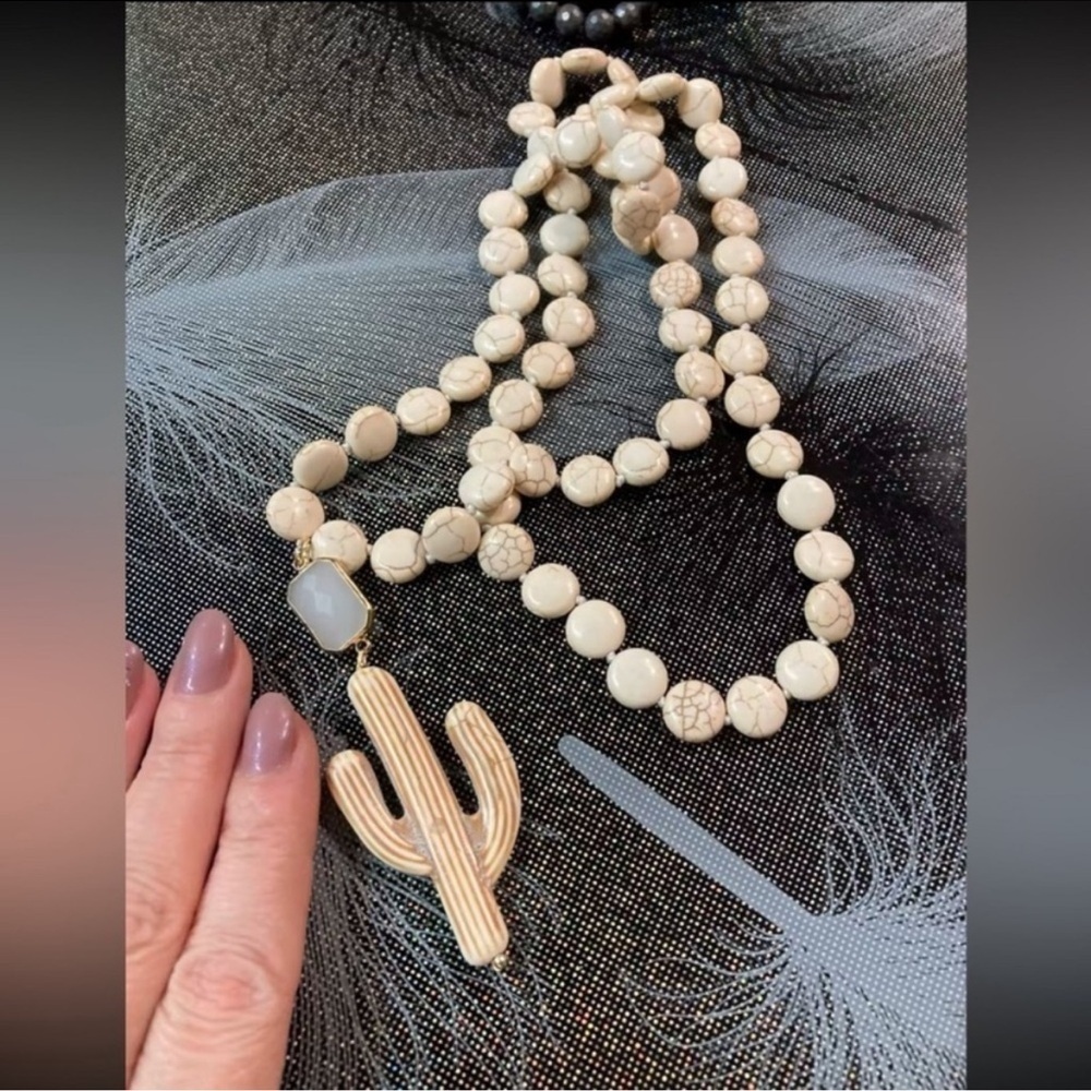 Western Cactus Natural Stone Howlite Beaded Necklace - Picture 2 of 9